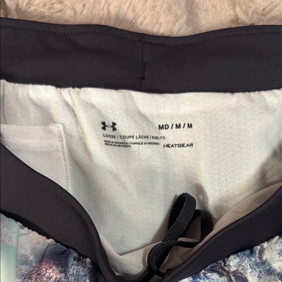 Under Armour Black and White Athletic Shorts Lightweight Design - Picture 3 of 3